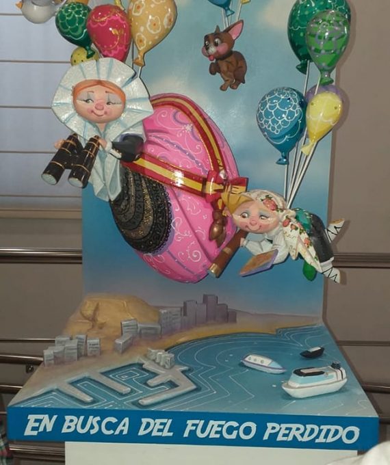 El Ayuntamiento de Alicante recibe el ninot de la Hoguera Oficial infantil