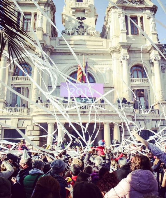 València recibe el 2019 con música, pólvora y mucha seguridad