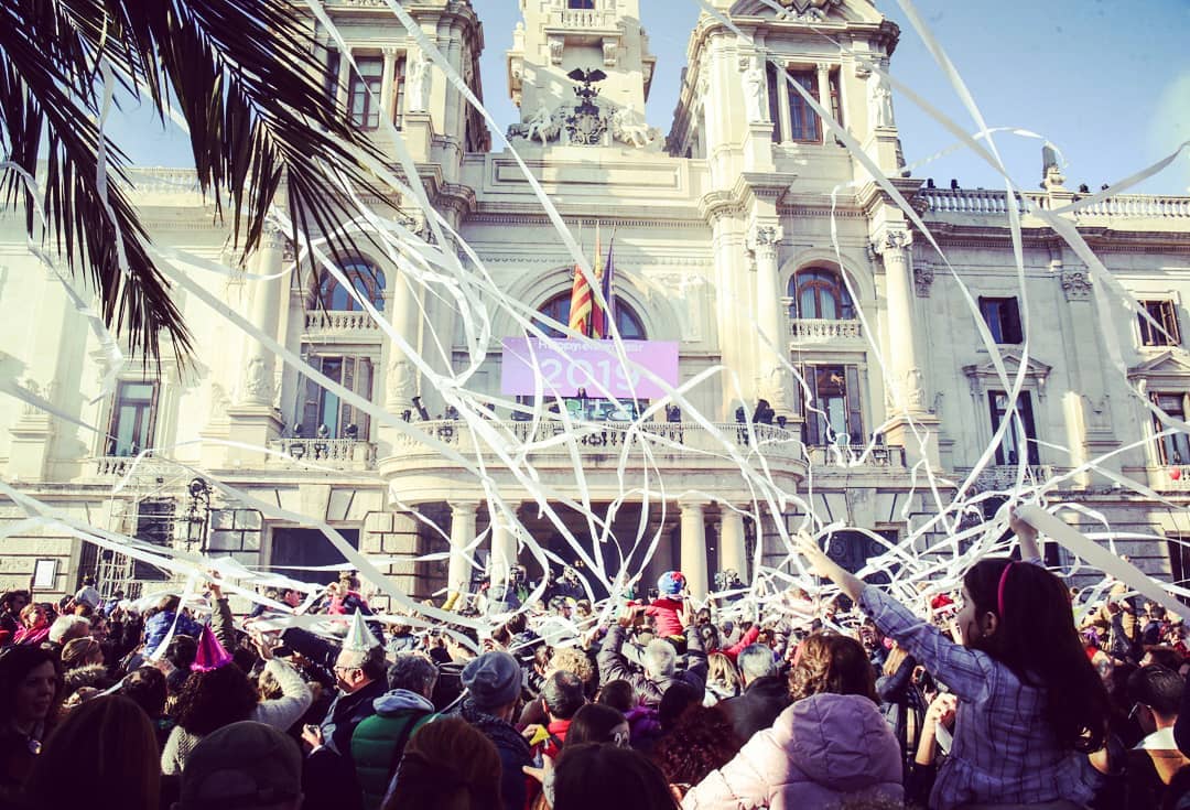 València recibe el 2019 con música, pólvora y mucha seguridad